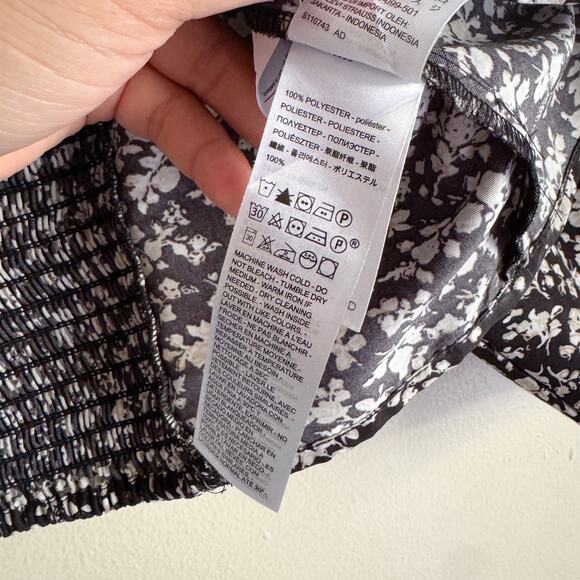 Levi's Black + White Floral Print Statement Shirred Back Blouse - Large - Picture 4 of 8